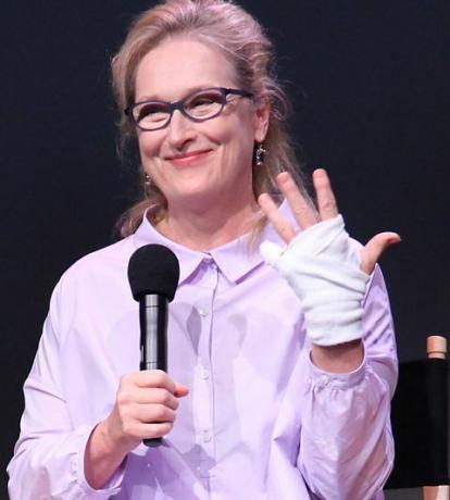 Meryl Streep, mentre si riprende dalla "mano di avocado".