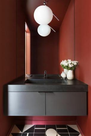 piccolo bagno rosso