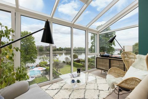 piscina con vista sul fiume tamigi in vendita