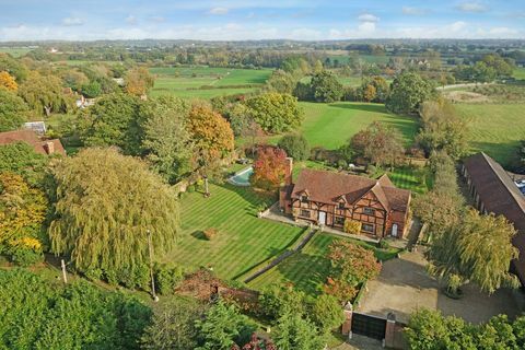 Wall House: casa del XV secolo con piscina e giardino recintato in vendita Windsor