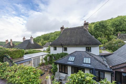 Cottage dal tetto di paglia del XVIII secolo in vendita nel dorset