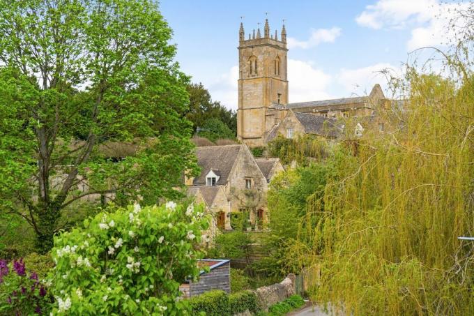 cottage rosa in vendita nei cotswolds