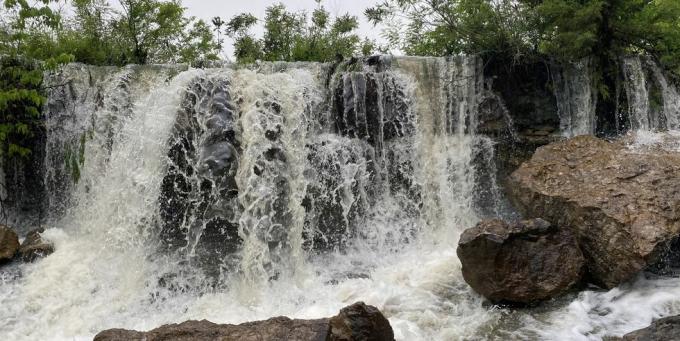 vista panoramica della cascata contro il cielo, parsons, kansas, stati uniti, usa