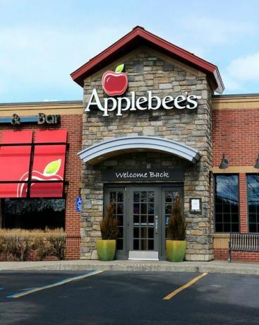 ingresso al ristorante applebees con logo sopra la porta, idaho settentrionale foto di don melinda crawfordeducation imagesuniversal images group via getty images