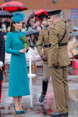 il principe e la principessa di galles partecipano alla parata del giorno di san patrizio