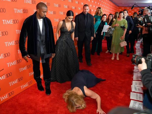 Amy Schumer ha appena fatto uno scherzo a Kimye sul red carpet del TIME 100 Gala