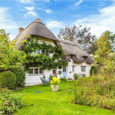 zoopla svela i cottage con scatole di cioccolatini più romantici in vendita questo San Valentino