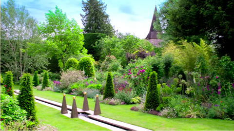 alan titchmarsh's garden nella sua casa di hampshire