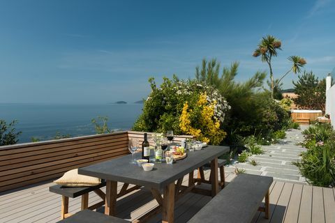 Sala da pranzo all'aperto con vista sull'oceano