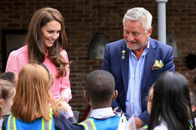 la principessa del Galles Kate Middleton visita il rhs chelsea flower show 2023 è raffigurata nel giardino di savills progettato da mark gregory