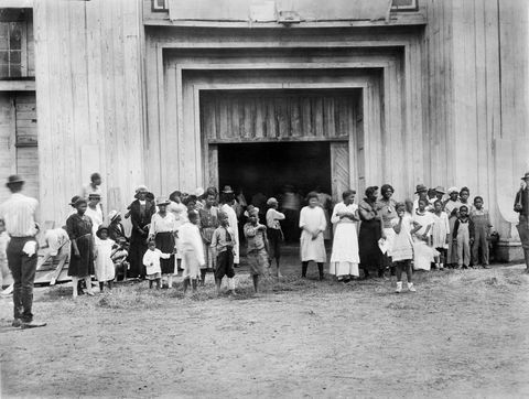 collezione di fotografie della croce rossa nazionale americana, ingresso al campo profughi in una zona fieristica dopo la rivolta razziale, giugno 1921, tulsa, oklahoma, stati uniti d'america