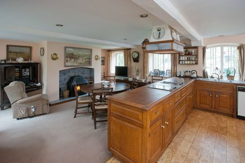 Manor Farm House - Wiltshire - Vivien Leigh - cucina - Savills