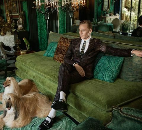 tom hiddleston in una campagna pubblicitaria gucci girata a dawnridge