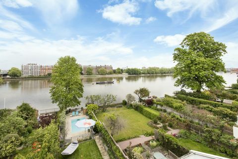 piscina con vista sul fiume tamigi in vendita