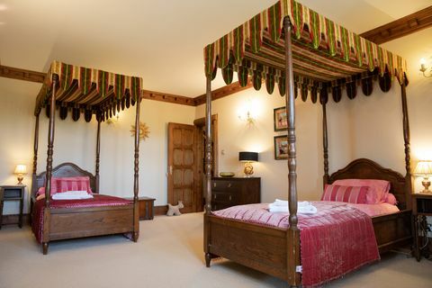 Camera da letto con ampi letti matrimoniali