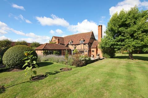 Wall House: casa del XV secolo con piscina e giardino recintato in vendita Windsor