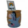 La nuova tazza Eeyore ispirata al tronco d'albero della Disney viene fornita con un cucchiaio arcobaleno
