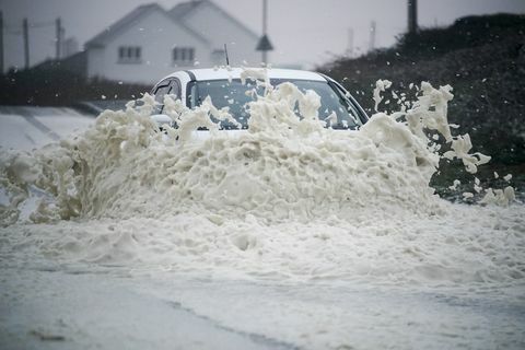 L'uragano Ophelia colpisce il Regno Unito