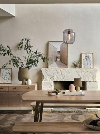 sala da pranzo naturale con mobili in legno