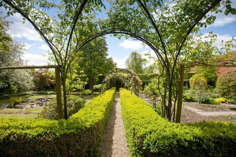 Manor Farm House - Wiltshire - Vivien Leigh - percorso del giardino - Savills