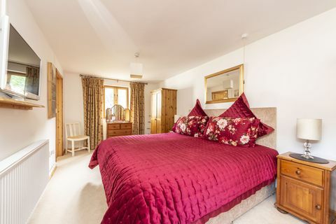 bellissimo cottage in vendita nel cuore del villaggio di milton abbas, dorset