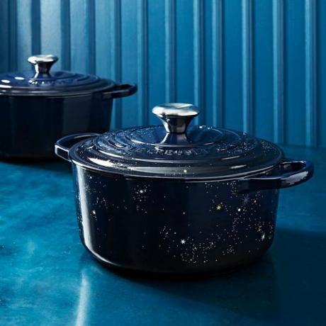 le creuset forno rotondo da 4,5 litri con applique a stella