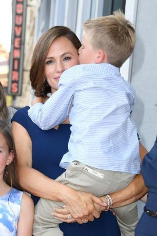 Jennifer Garner onorata con la stella sulla Hollywood Walk of Fame