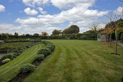 cottage costiero con tetto di paglia in vendita a devon