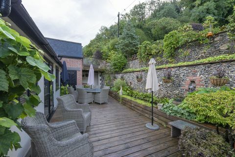 bellissimo cottage in vendita nel cuore del villaggio di milton abbas, dorset