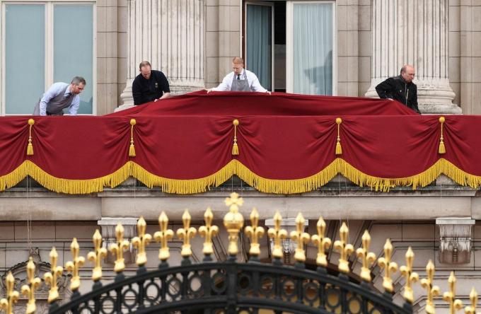 preparativi per il balcone di buckingham palace