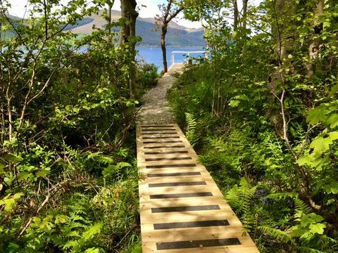 Cape Cove, la casa del film The Nest della BBC, girato a Loch Long, alle porte di Glasgow