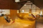 Hall del villaggio convertito in vendita a Norfolk con skatepark al coperto
