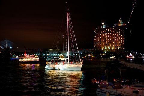 Notte, moto d'acqua, corso d'acqua, barca, città, porto, mezzanotte, elettricità, architettura navale, albero, 