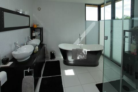 Follia di Kemeys - Coed Y Caerau Lane - bagno - Savills