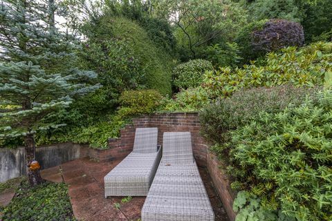 bellissimo cottage in vendita nel cuore del villaggio di milton abbas, dorset