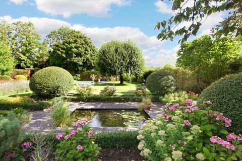 Wall House: casa del XV secolo con piscina e giardino recintato in vendita Windsor