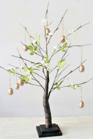 Albero dell'esposizione di Pasqua del fiore bianco