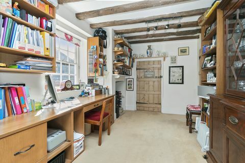 Picketts Farmhouse - Picketts Lane - Salfords - Redhill - RH1 5RG - studio - Savills