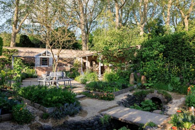 chelsea flower show 2023 savills garden progettato da mark gregory