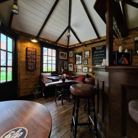 all'interno di un pub in stile inglese