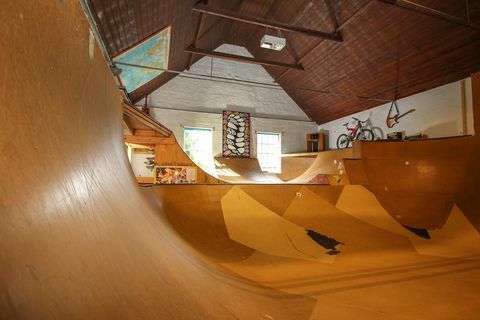 Il municipio convertito con il suo skatepark è in vendita a Norfolk