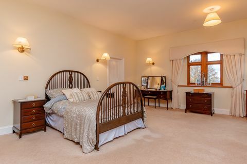 Casa indipendente con 6 camere in vendita a Chepstow, Monmouthshire con labirinto