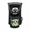 Puoi ottenere una caffettiera "Star Wars: The Mandalorian", completa di una tazza Baby Yoda