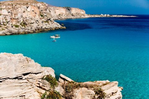 Europa. Italia. Sicilia. Isole Egadi Favignana. Cala Rossa