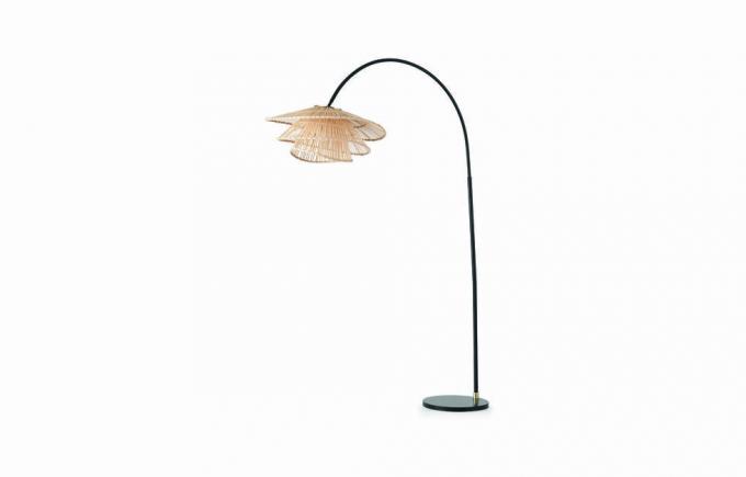 lampada da terra weaver arc overreach, bambù naturale € 169, la tendenza del bambù di cui tutti parlano tessitore ha il materiale naturale e la luce calda aiuta il massimo relax è elegante ma organico, con un cenno al design nordico