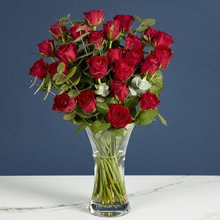 Il bouquet di rose ed eucalipto Be Mine - £ 44,99