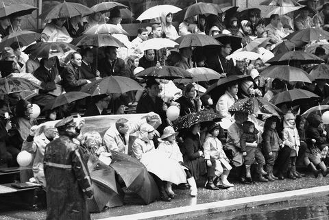 giornata di pioggia alla parata del Ringraziamento nel 1967, folla con gli ombrelli