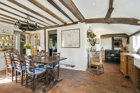 Picketts Farmhouse - Picketts Lane - Salfords - Redhill - RH1 5RG - cucina - Savills