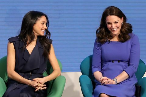 londra, inghilterra 28 febbraio meghan markle e catherine, duchessa di cambridge partecipano al primo forum annuale della fondazione reale tenuto ad aviva il 28 febbraio 2018 a londra, inghilterra sotto il tema fare la differenza insieme, l'evento mostrerà i programmi gestiti o avviati dalla fondazione reale foto di chris jackson wpa poolgetty immagini