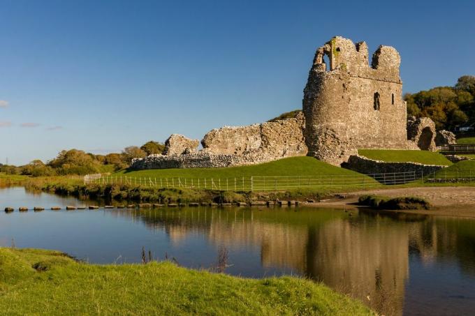 rovine di un castello gallese del XII secolo nella campagna rurale ogmore castle, vale of glamorgan